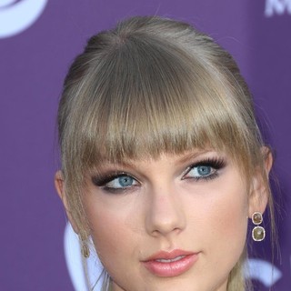 Taylor Swift in 48th Annual ACM Awards - Arrivals
