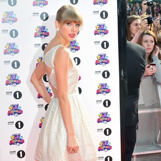 Taylor Swift in BBC Radio 1's Teen Awards 2012 - Arrivals