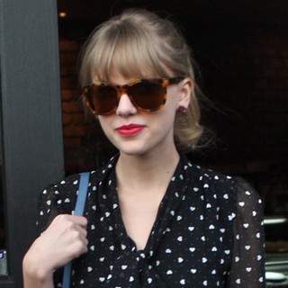 Taylor Swift in Taylor Swift Leaving Lunch at Toast Cafe