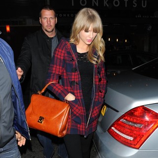Taylor swift dating home and away