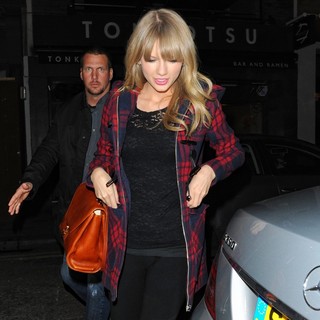 Taylor Swift in Taylor Swift Leaving The Florist Arms