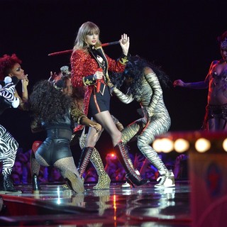 Taylor Swift in The MTV EMA's 2012 - Show
