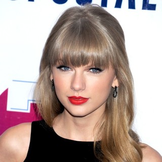 Taylor Swift in Z100's Jingle Ball 2012 Presented by Aeropostale - Arrivals