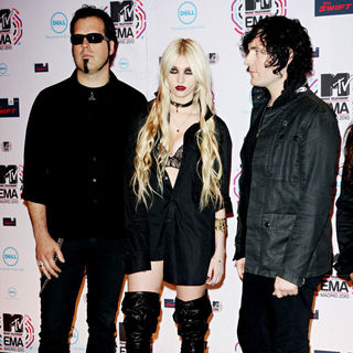 Taylor Momsen, The Pretty Reckless in MTV Europe Music Awards 2010 - Arrivals