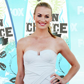 Yvonne Strahovski in The 12th Annual Teen Choice Awards 2010
