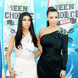 Kourtney Kardashian, Kim Kardashian in The 12th Annual Teen Choice Awards 2010