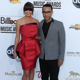 Chrissy Teigen, John Legend in 2012 Billboard Music Awards - Arrivals