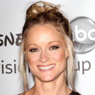 Teri Polo in 2011 Disney ABC Television Group Host Summer Press Tour - teri-polo-2011-disney-abc-summer-press-tour-01