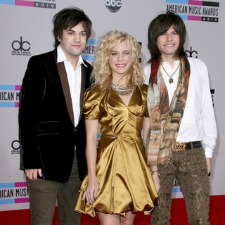 The Band Perry in 2010 American Music Awards - Arrivals