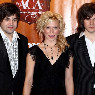 The Band Perry in 2011 American Country Awards - Press Room
