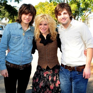 The Band Perry in Backstage Before Performing KISS Country Chili Cookoff