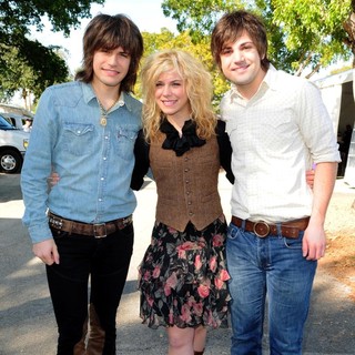 The Band Perry in Backstage Before Performing KISS Country Chili Cookoff