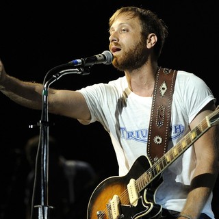 Dan Auerbach, The Black Keys in The Black Keys Perform at Molson Canadian Amphitheatre