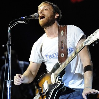 Dan Auerbach, The Black Keys in The Black Keys Perform at Molson Canadian Amphitheatre