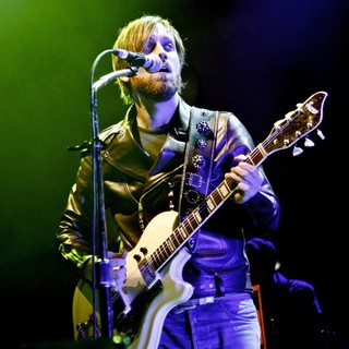 Dan Auerbach, The Black Keys in The Black Keys Performing Live