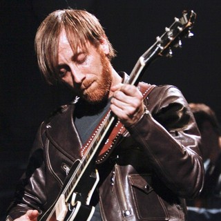 Dan Auerbach, The Black Keys in The Black Keys Performing Live