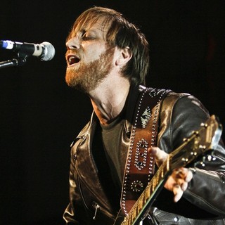 Dan Auerbach, The Black Keys in The Black Keys Performing Live