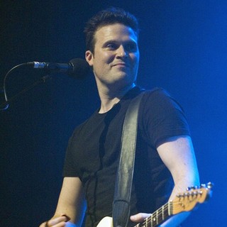 Jon Fratelli, The Fratellis in The Fratellis Performing