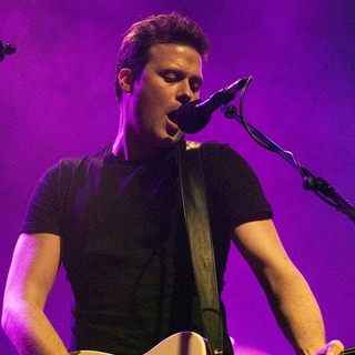 Jon Fratelli, The Fratellis in The Fratellis Performing