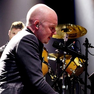 Isaac Slade, The Fray in Kelly Clarkson and The Fray Performing