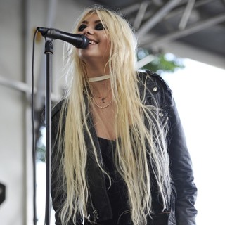 Taylor Momsen, The Pretty Reckless in Day Two at Lollapalooza