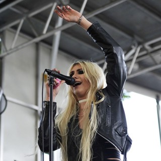 Taylor Momsen, The Pretty Reckless in Day Two at Lollapalooza