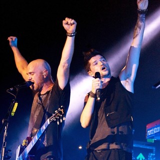 Mark Sheehan, Danny O'Donoghue, The Script in The Script Perform Live