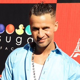 The Situation in The Situation Hosts An Autograph Signing Session at The Sugar Factory