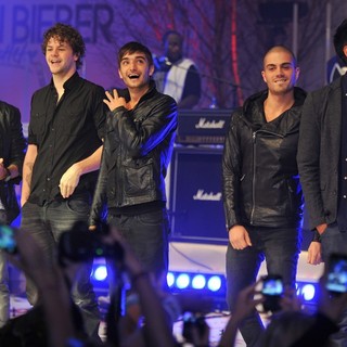 The Wanted in Justin Bieber Performs as He Switches The Christmas Lights On