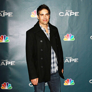 Galen Gering in Premiere Party for "The Cape"