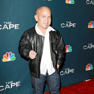 Martin Klebba in Premiere Party for "The Cape"