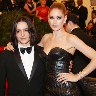 Olivier Theyskens, Doutzen Kroes in PUNK: Chaos to Couture Costume Institute Gala