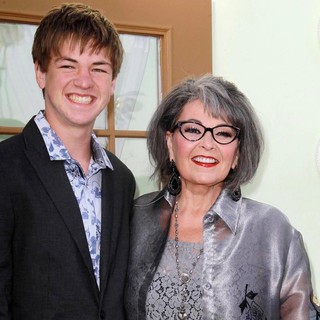 Buck Thomas, Roseanne Barr in Comedy Central Roast of Roseanne Barr