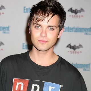 Thomas Dekker in Comic Con 2011 Day 3 - Entertainment Weekly Party - Arrivals - thomas-dekker-2011-comic-con-convention-day-3-01