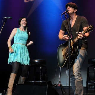 Thompson Square in Starz and Guitars