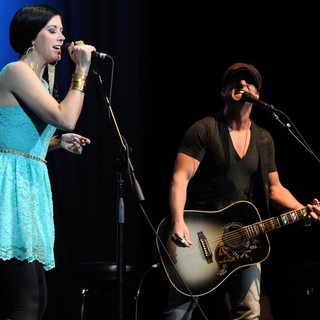 Thompson Square in Starz and Guitars