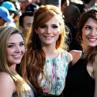 Bella Thorne, Dani Thorne in The World Premiere of The Odd Life of Timothy Green - Arrivals
