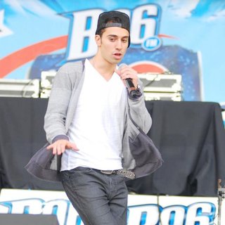 Tino Coury in B96 Pepsi SummerBash 2011 - tino-coury-b96-pepsi-summerbash-2011-03