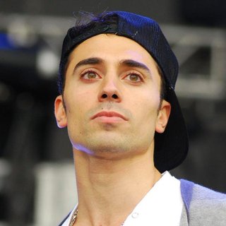 Tino Coury in B96 Pepsi SummerBash 2011 - tino-coury-b96-pepsi-summerbash-2011-04