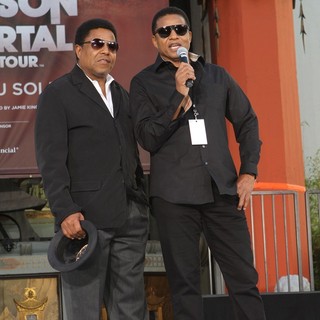 Tito Jackson, Jackie Jackson in Michael Jackson's Family and Children Immortalized Their Late Father in Cement