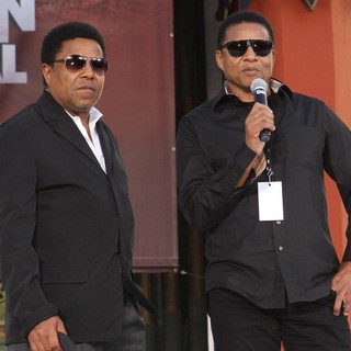 Tito Jackson, Jackie Jackson in Michael Jackson's Family and Children Immortalized Their Late Father in Cement