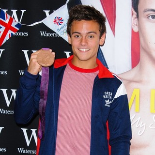 Tom Daley in Tom Daley Signs Copies of His Autobiography My Story