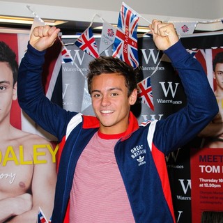 Tom Daley in Tom Daley Signs Copies of His Autobiography My Story