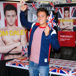 Tom Daley in Tom Daley Signs Copies of His Autobiography My Story