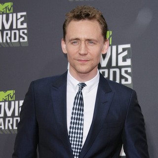 Tom Hiddleston in 2013 MTV Movie Awards - Arrivals - tom-hiddleston-2013-mtv-movie-awards-01