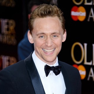 Tom Hiddleston in The Olivier Awards 2013 - Arrivals - tom-hiddleston-olivier-awards-2013-02