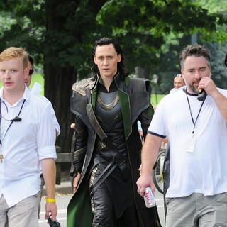 Tom Hiddleston in Actors on The Set of The Avengers Shooting on Location in Manhattan
