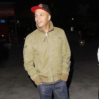 Rage Against the Machine in The Los Angeles Clippers vs Boston Celtics Basketball Game - tom-morello-basketball-game-01