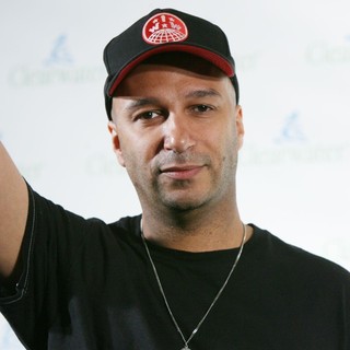 Rage Against the Machine in Celebration of Pete Seeger's 90th Birthday - tom-morello-pete-seeger-s-90th-birthday-03