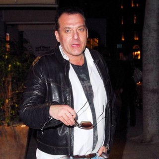 Tom Sizemore in Tom Sizemore Having A Cigarette Outside Mr Chow